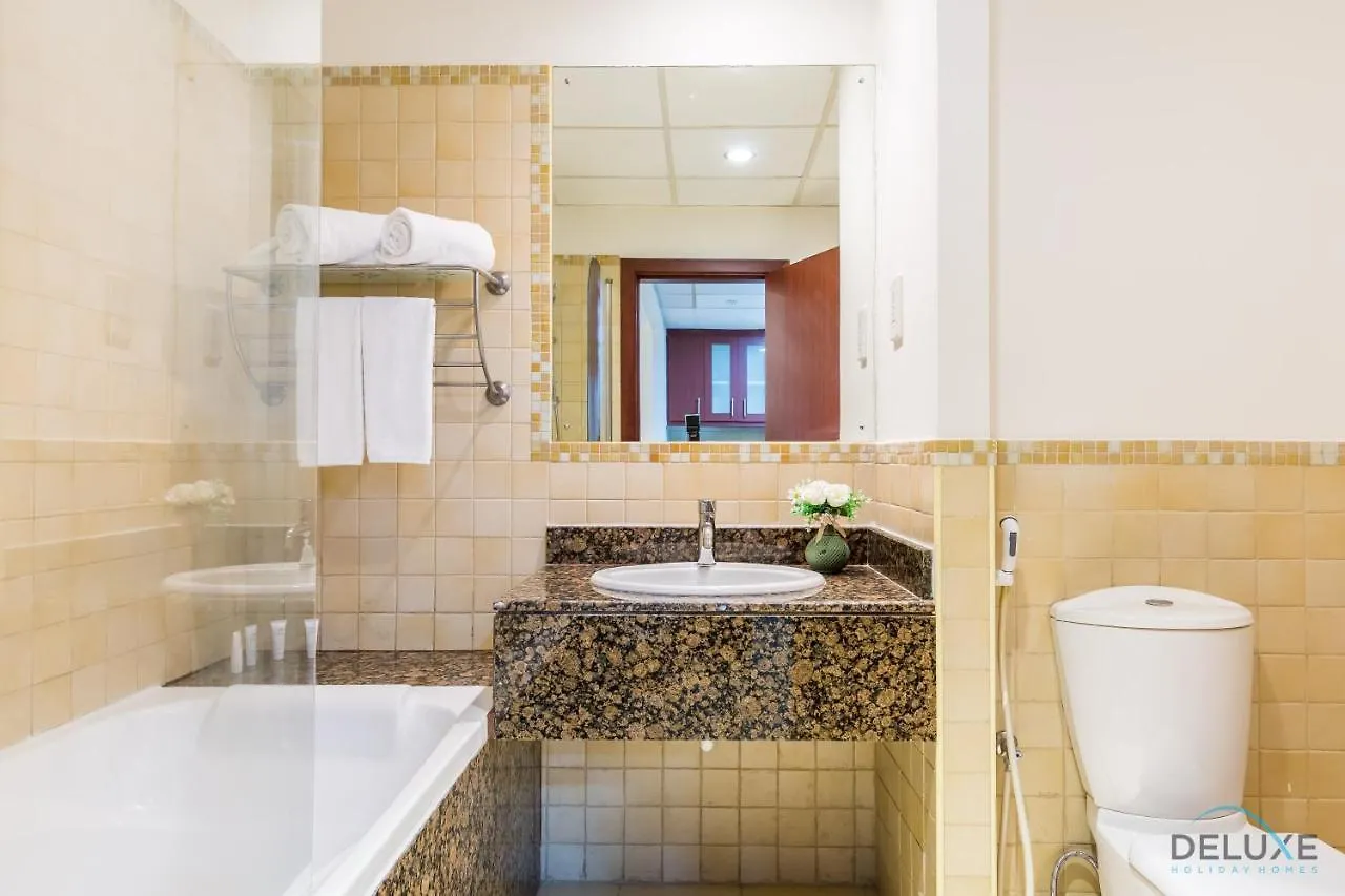 Apartment Pool Views Studio Minutes Away To Jbr Beach, Rimal 3 By Deluxe Holiday Homes Dubai