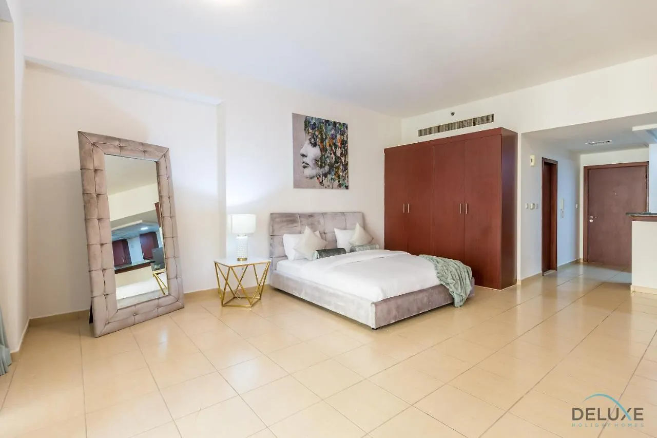 Pool Views Studio Minutes Away To Jbr Beach, Rimal 3 By Deluxe Holiday Homes Dubai United Arab Emirates