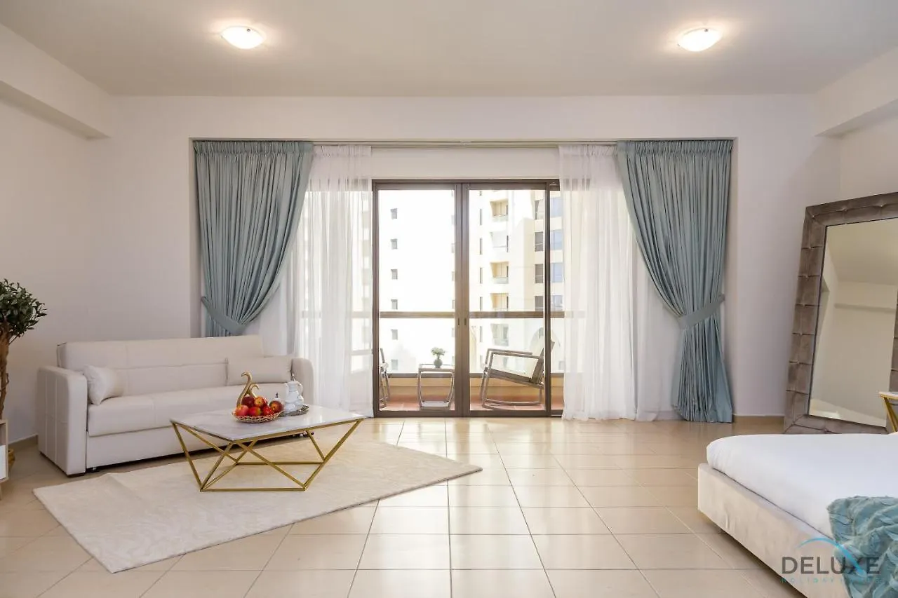Apartment Pool Views Studio Minutes Away To Jbr Beach, Rimal 3 By Deluxe Holiday Homes Dubai
